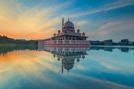 Malacca and Putrajaya Private Tour with Transport