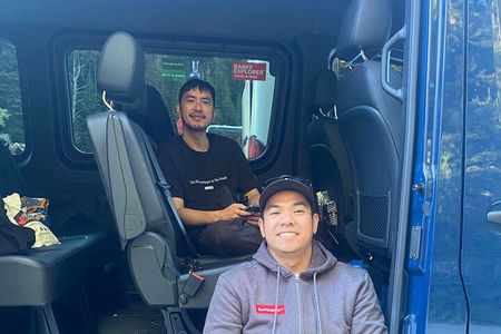 From Banff: Affordable Moraine Lake and Lake Louise Shuttle Bus