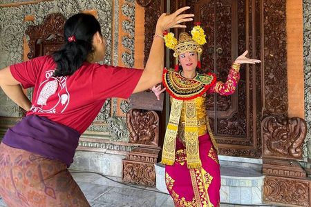 Balinese Dance and Costume Cultural Experience