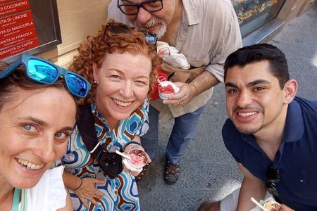 Florence Street Food Walking Tour with wine in Duomo Area