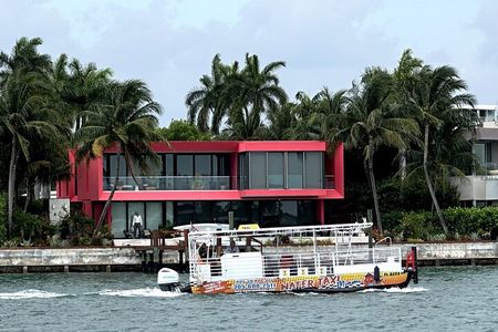 Bayside Marketplace: Cruise of Millionaire Homes & Miami Skyline