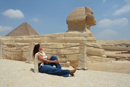 All-Inclusive Private Tour: Giza Pyramids, Museum, Bazaar & Lunch