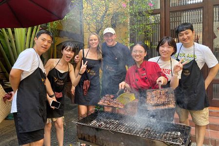 Private Cooking Class in Local Villa with Market Tour
