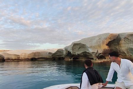 Milos: Private Yacht Tour—Kleftiko Sarakiniko Poliegos