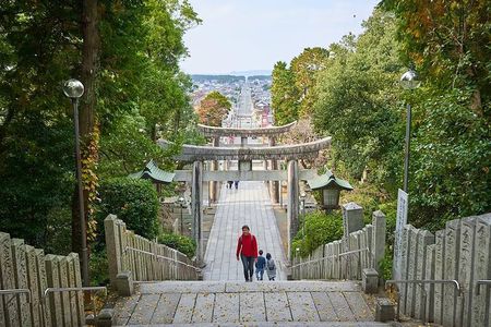 Mojiko, Karato Market, Kokura Castle & Miyajidake Shrine Day Tour
