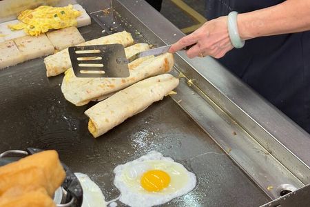 4-Hour Morning Cycling City Tour (incl. breakfast)