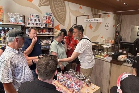 Brussels Walking Tour with Chocolate, Beer and Waffles