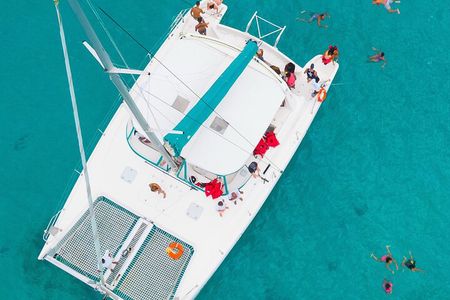 2.5hr Private Catamaran Cruise with Snorkeling, Bar, Food