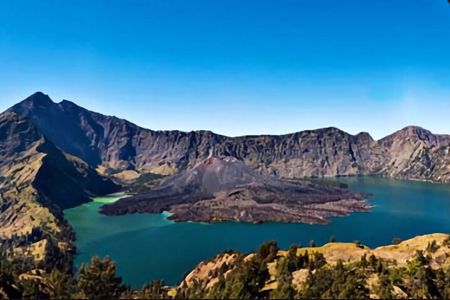 One Day Mount Rinjani Trek to Senaru Crater Rim