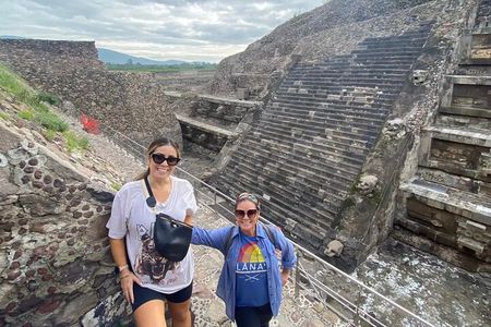 Premium Teotihuacan Pyramids Private Tour with Transportation