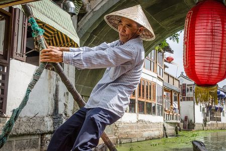 Zhujiajiao and Yu Garden Tour with Wonton Making in Shanghai 