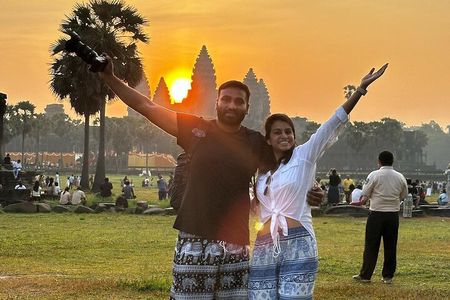 Angkor Wat 1-Day Tour by Private Car or Minivan