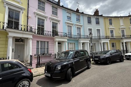 Private Tour: Paddington Taxi Tour of Filming Locations