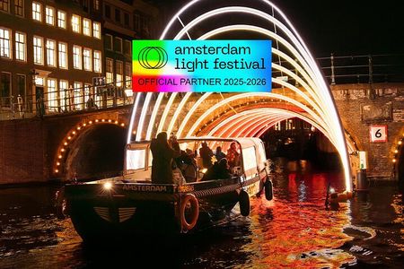 Amsterdam Light Festival Cruise with Dutch Snack and (Hot) drinks