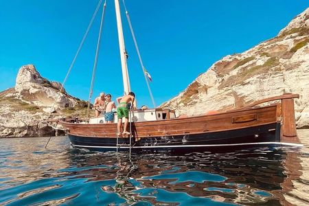 Cagliari boat tour : 5 swim stops, snorkeling & Sardinian aperitif