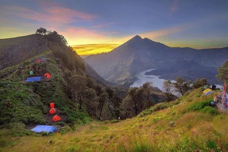 One Day Mount Rinjani Trek to Senaru Crater Rim