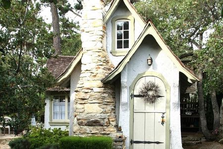 Guided 2-hour Walking Tour in Enchanting Carmel by the Sea