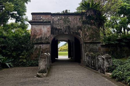 Fort Canning and Singapore River Join In Walking Tour