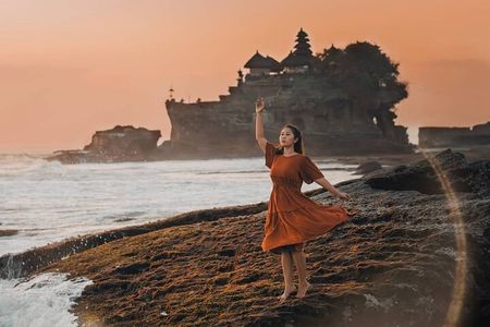 Ulundanu Bratan Temple, Scenic Waterfall & Tanah Lot Sunset Tour 