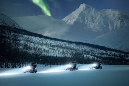 Snowmobile Evening Adventure outside Tromsø