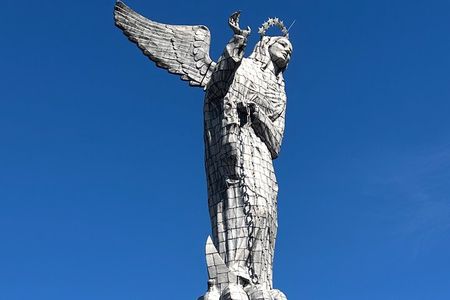 Private Full Day Quito: Old Town, Viewpoint, Equator, local food