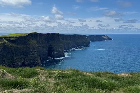 Cliffs of Moher and Bunratty Castle – Private Day Tour from Cork