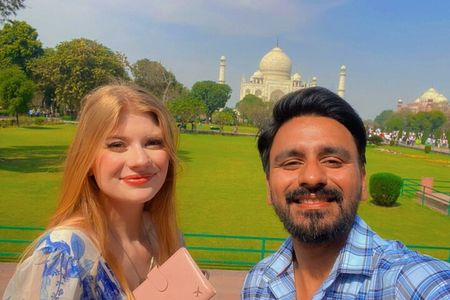 From Delhi or Agra: Taj Mahal All Inclusive Tour by Car