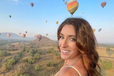 Balloon flight + pick up in CDMX + Breakfast in Cave + Pyramids