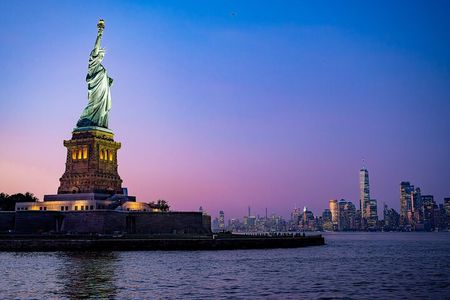 New York City Dinner Cruise with Live Music 
