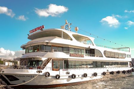 Budget Evening Cruise: Dinner, Live Shows & Party