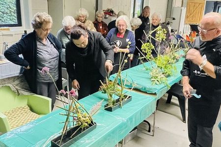Tokyo Ikebana, Japanese Traditional Flower Arrangement Experience
