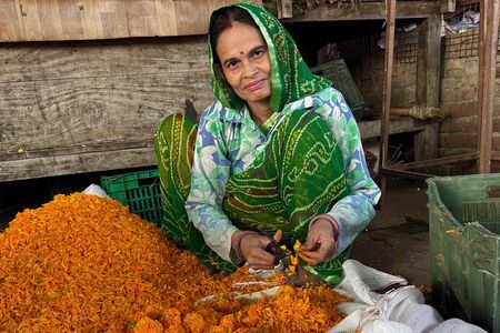 Jaipur Sunrise: Flower Market, Morning Temple & Masala Chai