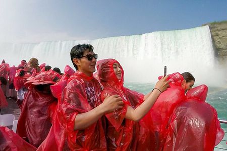 Best of Niagara Falls Canada Tour with Voyage to the Falls Boat