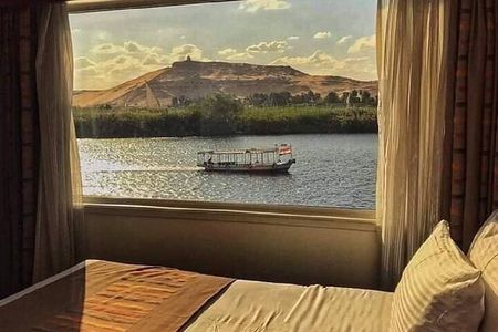 4 Days Nile Cruise from Aswan to Luxor with Daily Guided Trip