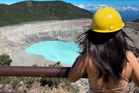 Private Tour to Poás Volcano with Local Strawberry Tasting