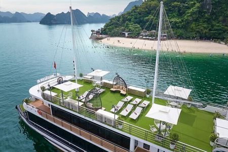 Halong Bay Luxury Day Tour: Buffet Lunch, Kayaking & Jacuzzi