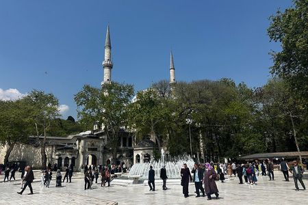 Istanbul Islamic Heritage Tour: Sacred Tombs & Eyup Sultan Mosque