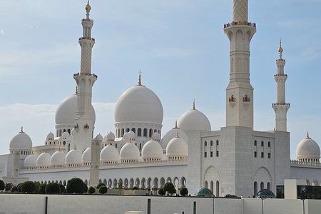 Sheikh Zayed Grand Mosque & Dubai Desert Adventure – Combo Tour
