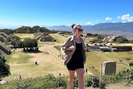 Monte Albán, Hierve el Agua, Mezcal distillery & Teotitlán rugs