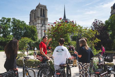 Best of Paris Small Group E-bike Guided tour (w/ optional Cruise)