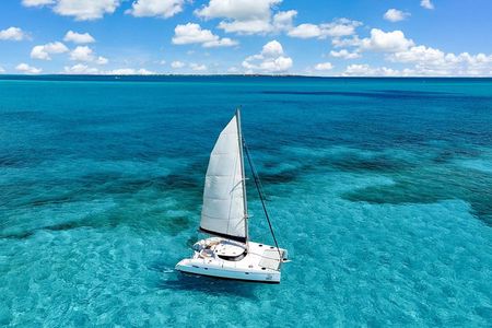 Afternoon Catamaran to Isla Mujeres: Snorkel, Open Bar & Sunset