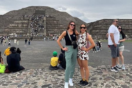 Guided tour EN Teotihuacan - Breakfast EN cave-round transport