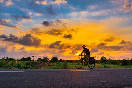 Lecce : E-Bike tour at sunset with typical aperitif