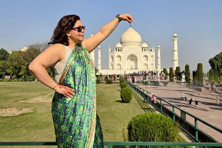 From Delhi: Same Day Taj Mahal & Agra Tour by Car