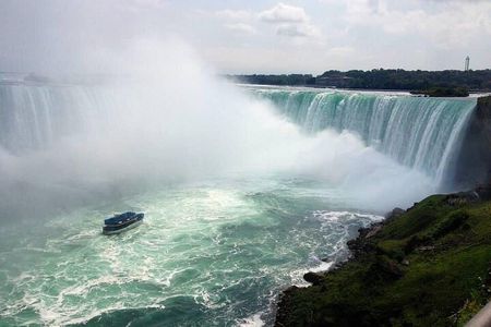 4hr Niagara Falls Canada Tour includes the Boat and tunnels