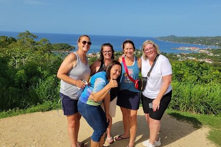 Roatán Private costume Tour Chocolate Rum Culture & Local Snacks