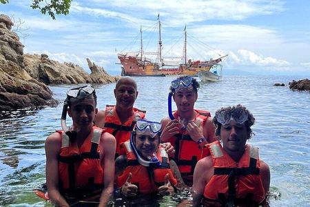 Snorkeling adventure: Boating, Hidden Beaches and Food