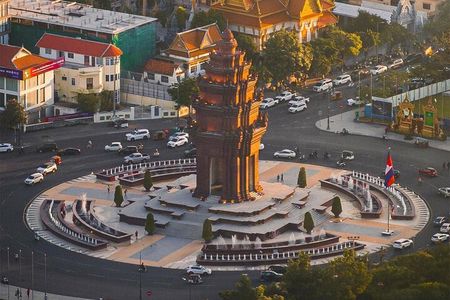 Morning Market and Street Art Tour in Phnom Penh