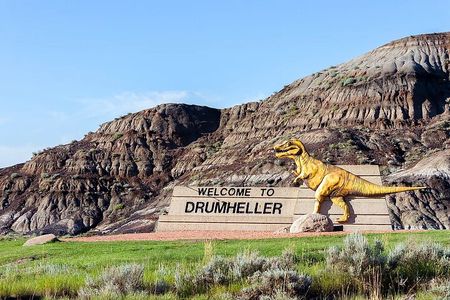 Badlands Tour: Drumheller with Museum, Hoodoos & Dinosaurs