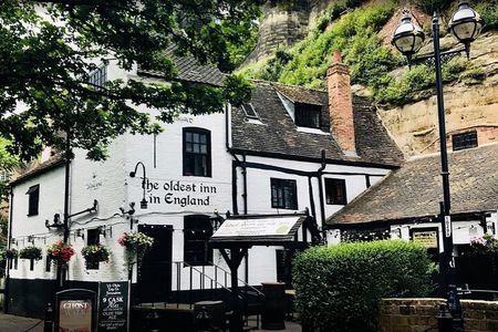 Nottingham Private Historic Pub Tour with Free Drinks